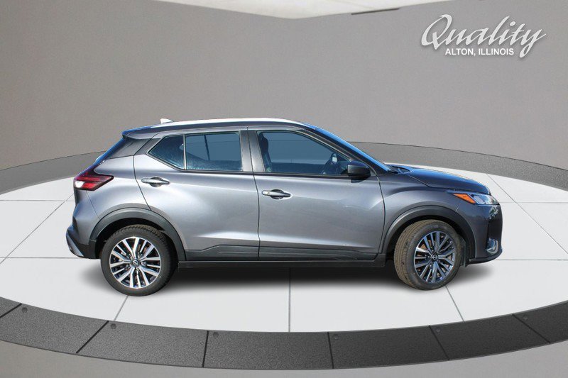 Used 2024 Nissan Kicks SV image 3