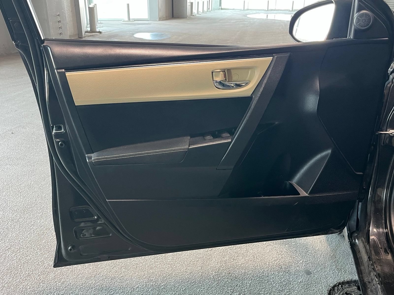 Used 2019 Toyota Corolla LE FWD image 13