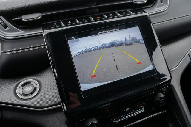 Used 2023 Jeep Grand Cherokee Laredo AWD/4WD image 32