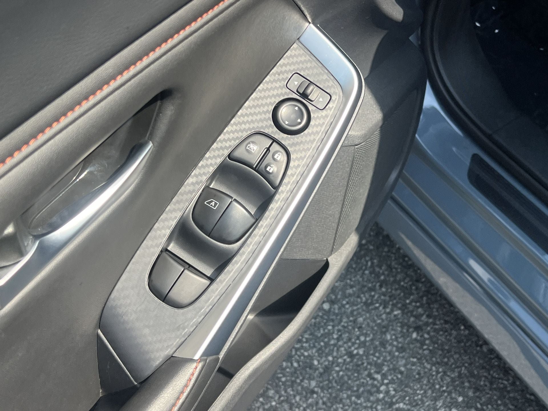 Used 2025 Nissan Sentra SR FWD image 15