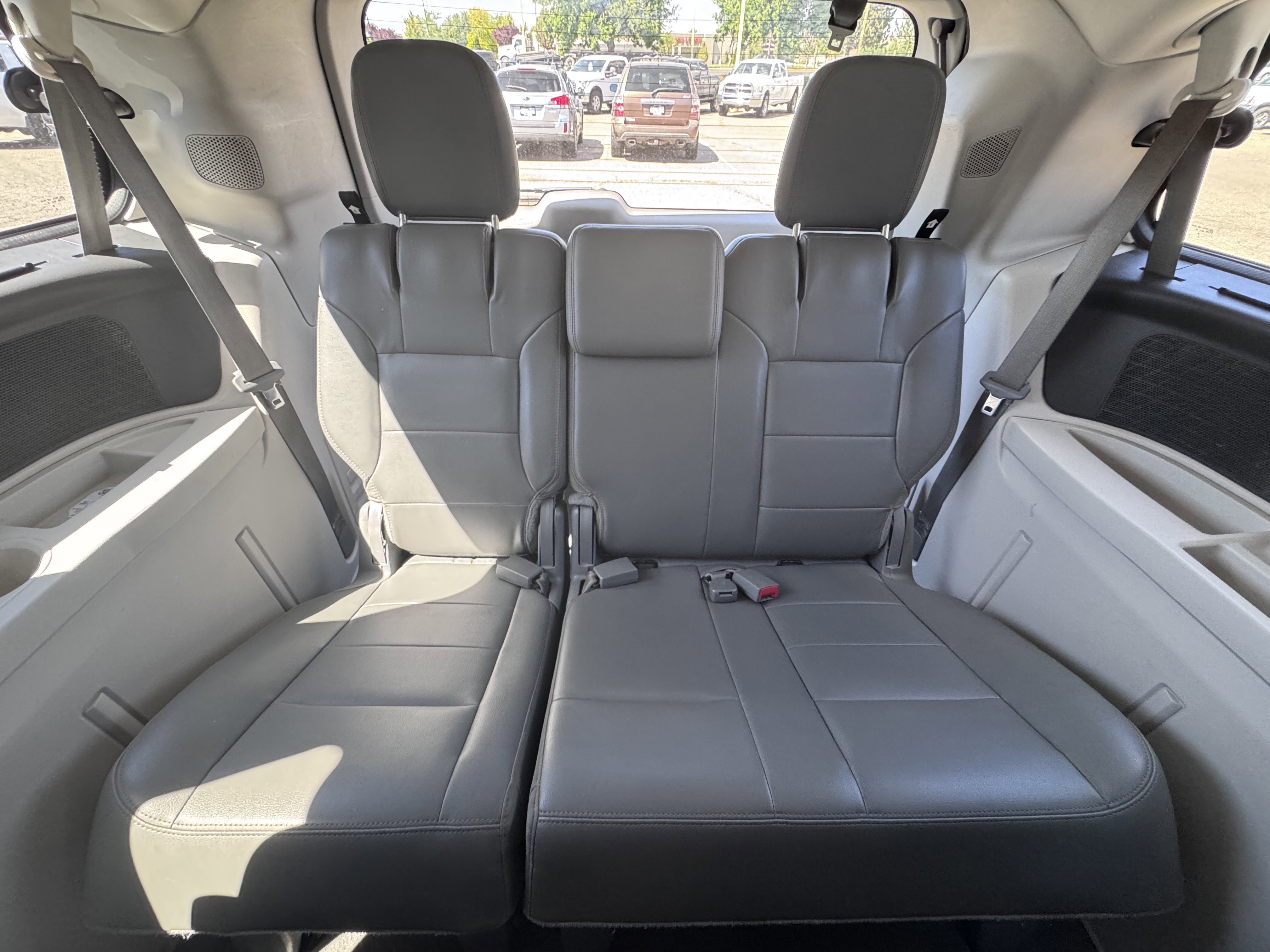 Used 2011 Volkswagen Routan SEL FWD image 42