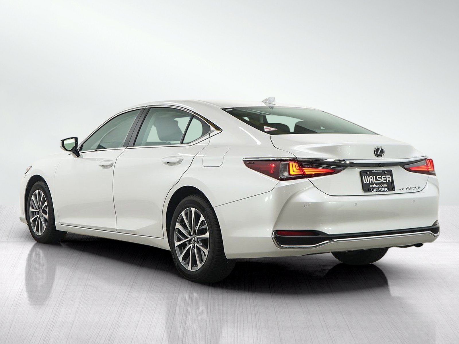 Used 2022 Lexus ES 250 w/ Premium Package AWD/4WD image 3