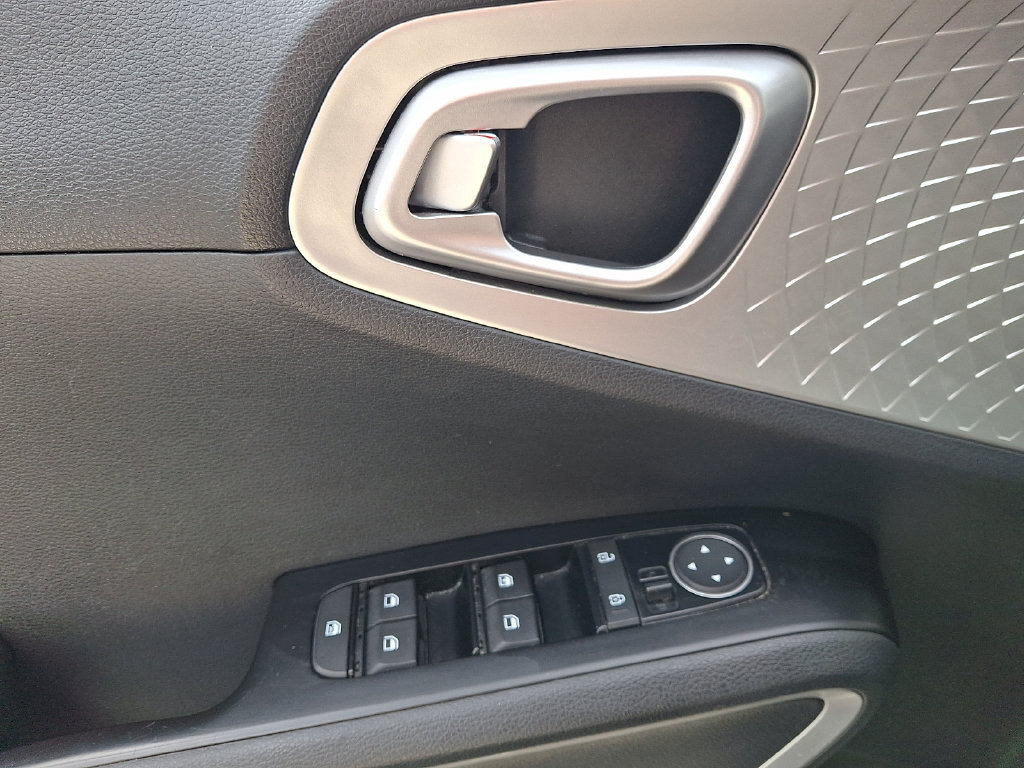 Used 2020 Kia Soul LX FWD image 13