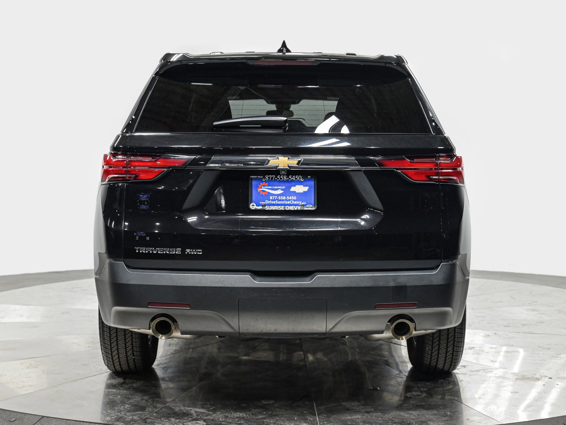 Used 2023 Chevrolet Traverse LS image 5