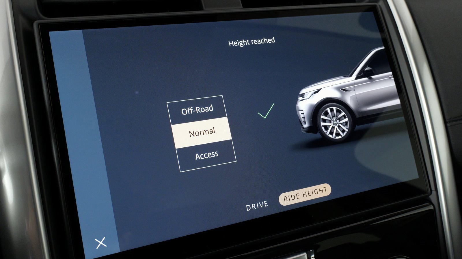 Used 2024 Land Rover Discovery S image 63