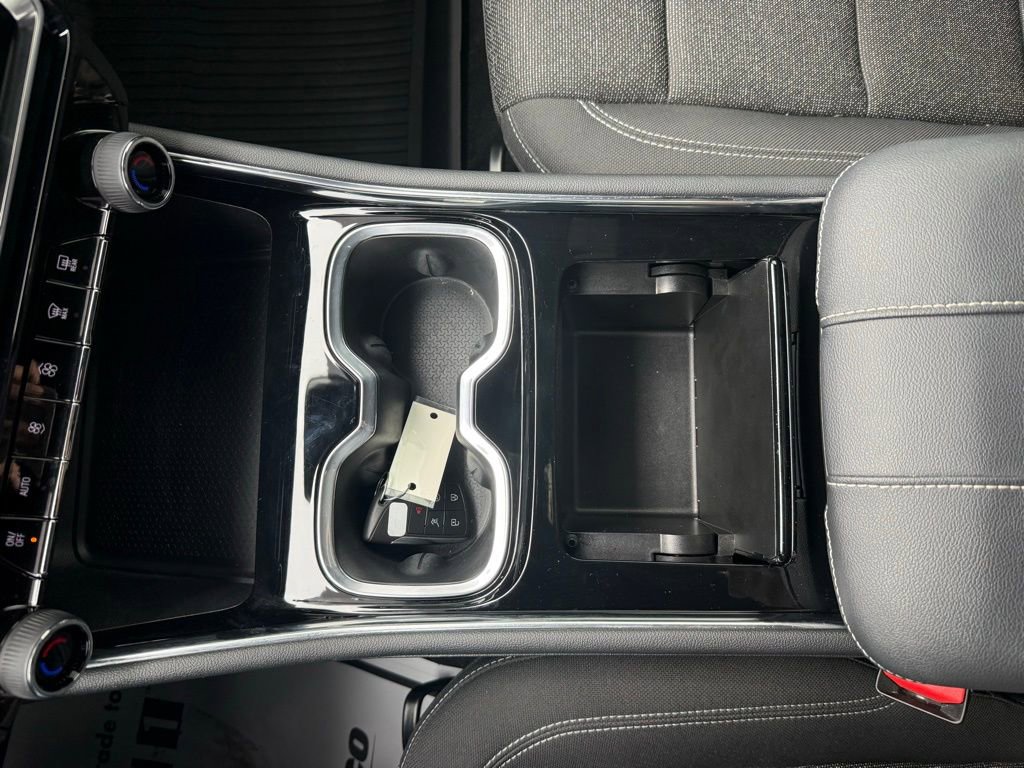 Used 2024 Chevrolet Traverse LS image 40