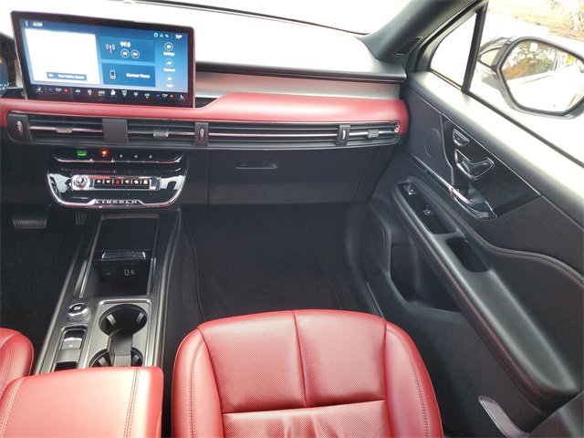Used 2024 Lincoln Corsair Reserve w/ Rear Removable Package Tray image 16