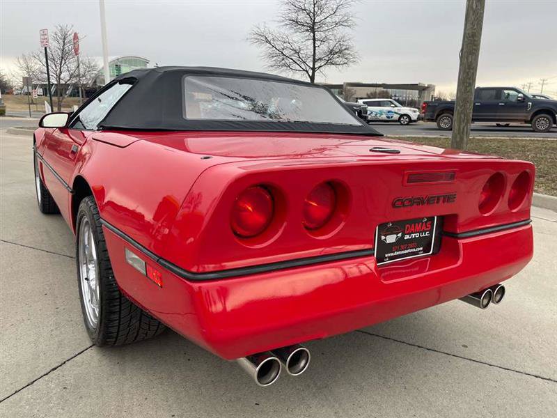 Used 1990 Chevrolet Corvette Convertible RWD image 24