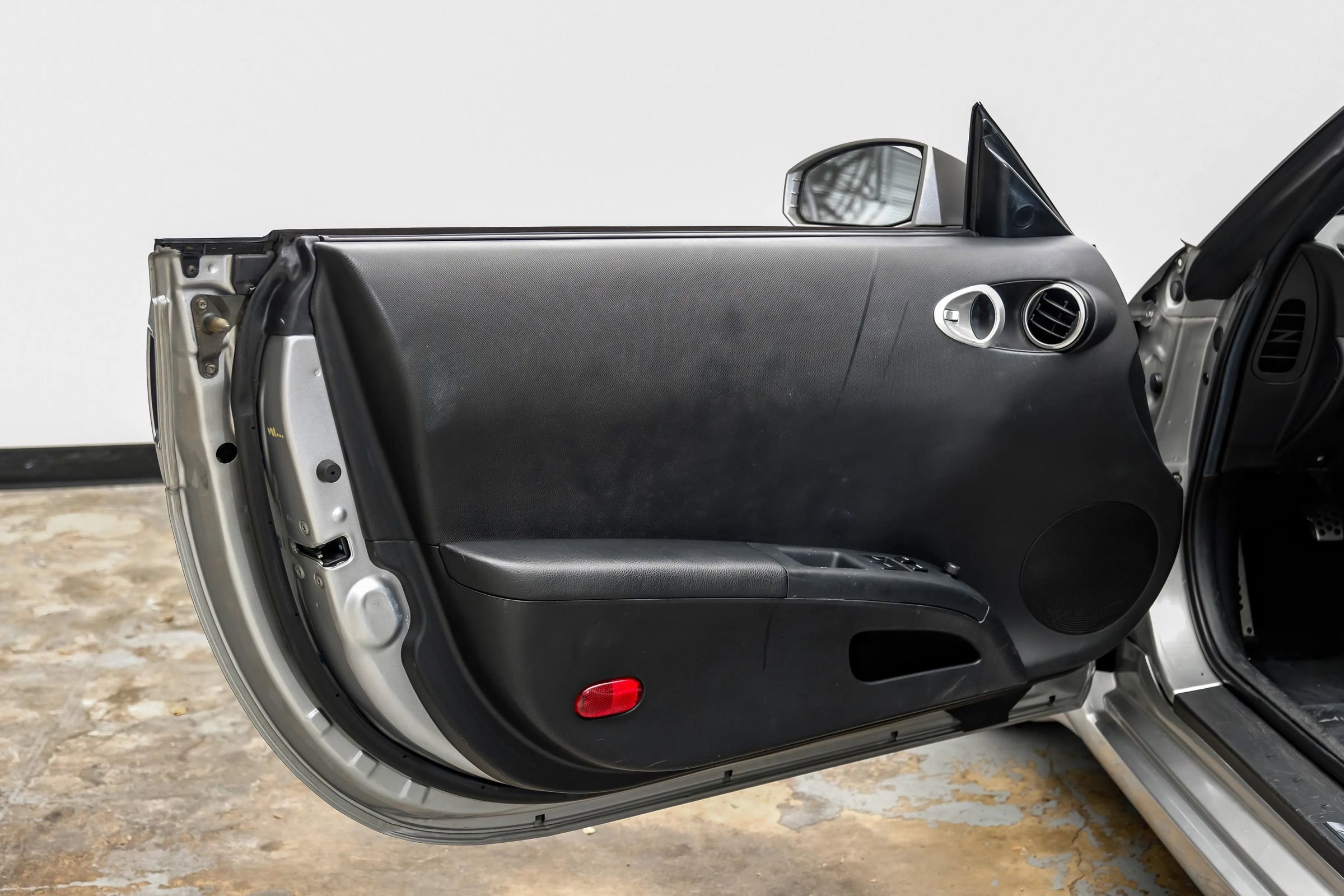 Used 2005 Nissan 350Z Touring RWD image 38