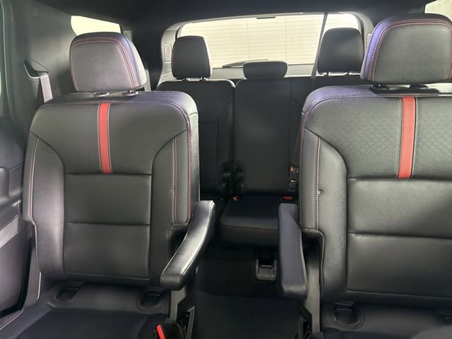 Used 2025 Chevrolet Traverse RS image 46