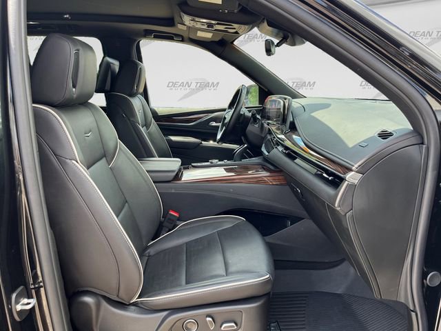 Used 2024 Cadillac Escalade ESV Premium Luxury w/ LPO, Floor Liner Package AWD/4WD image 17