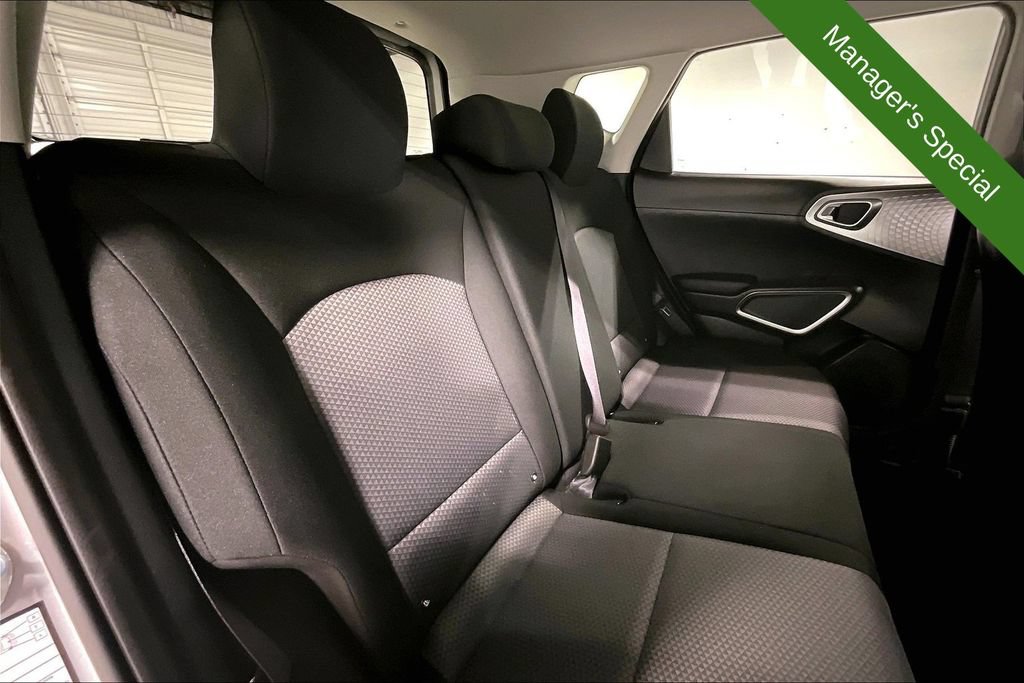 Used 2025 Kia Soul LX w/ LX Technology Package FWD image 32