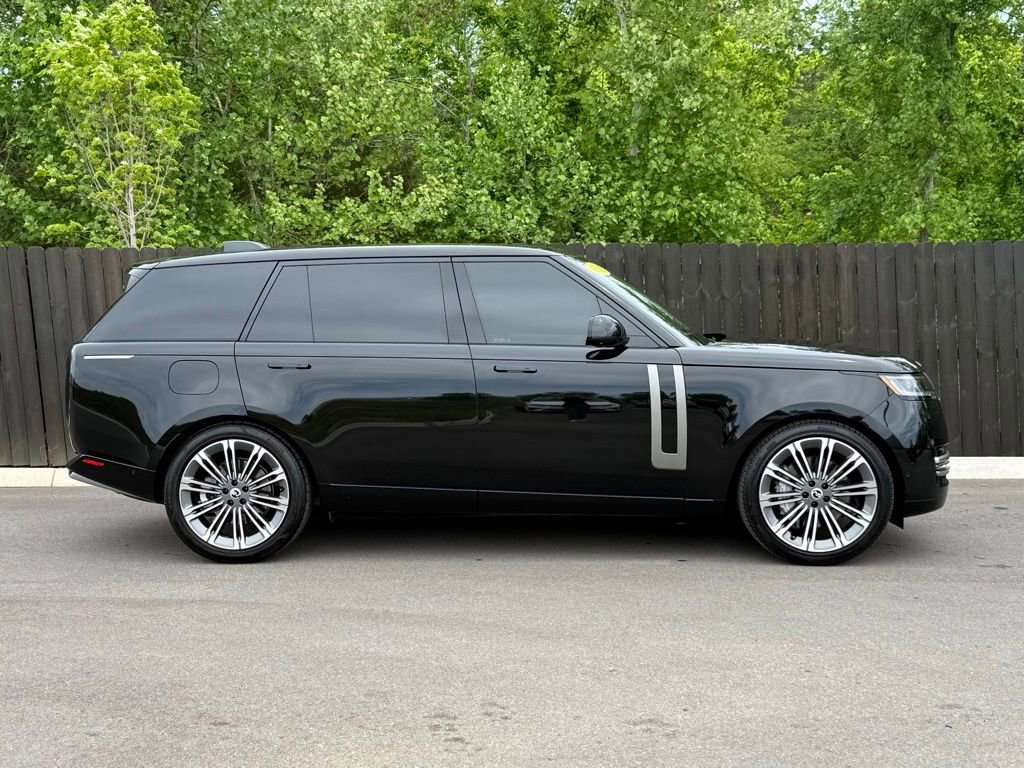 Used 2025 Land Rover Range Rover Long Wheelbase SE AWD/4WD image 7