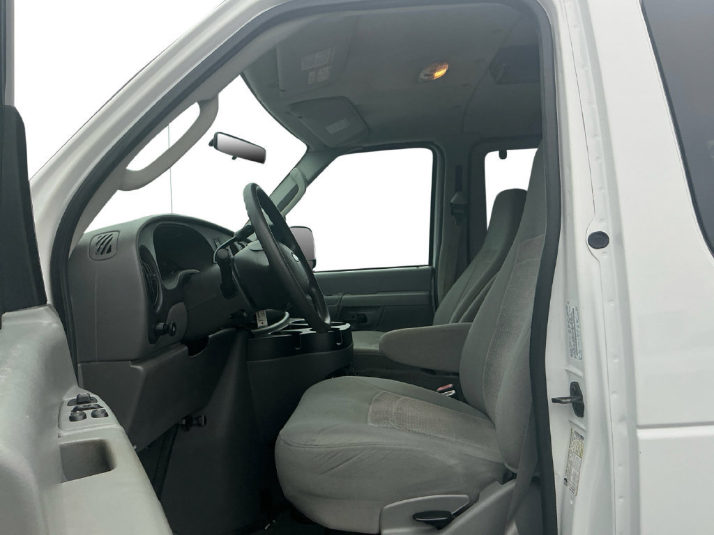 Used 2006 Ford E-350 and Econoline 350 Extended Wagon Super Duty RWD image 14