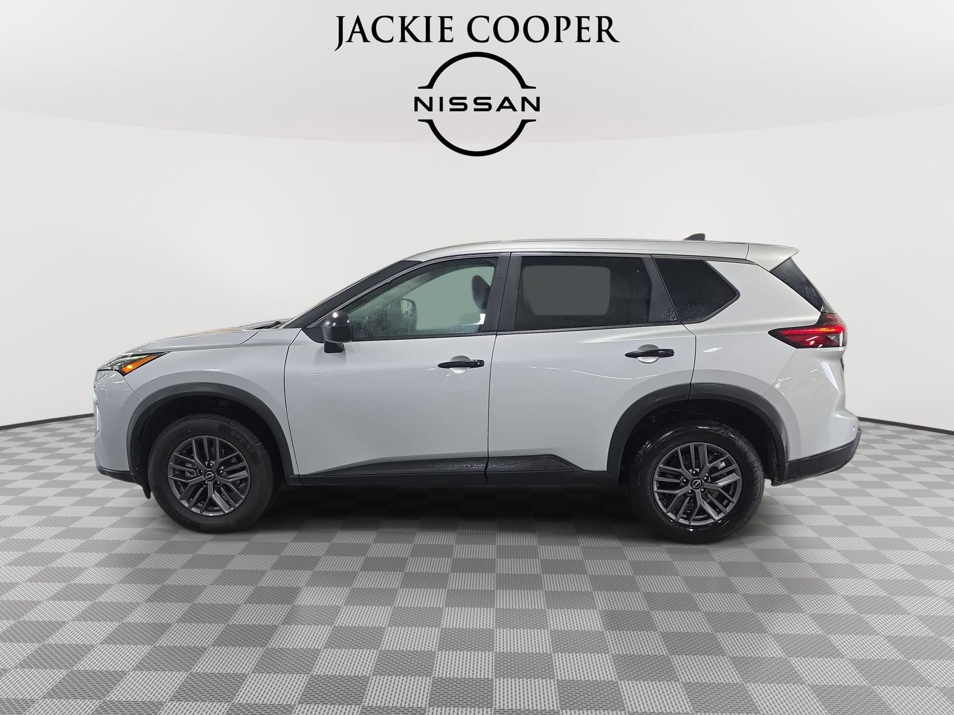 Used 2024 Nissan Rogue S FWD image 8