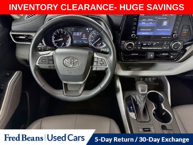 Used 2022 Toyota Highlander XLE AWD/4WD image 29