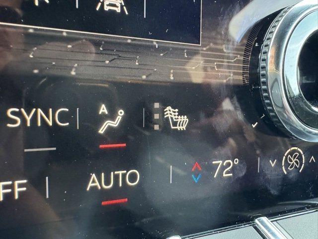 Used 2025 GMC Acadia Elevation image 11