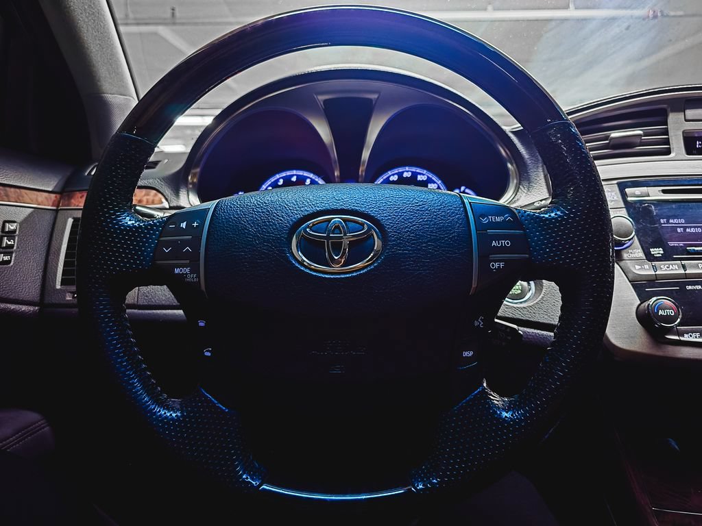 Used 2012 Toyota Avalon Limited FWD image 21