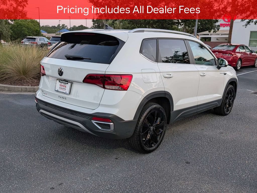 Used 2022 Volkswagen Taos SE w/ Panoramic Sunroof Package FWD image 4