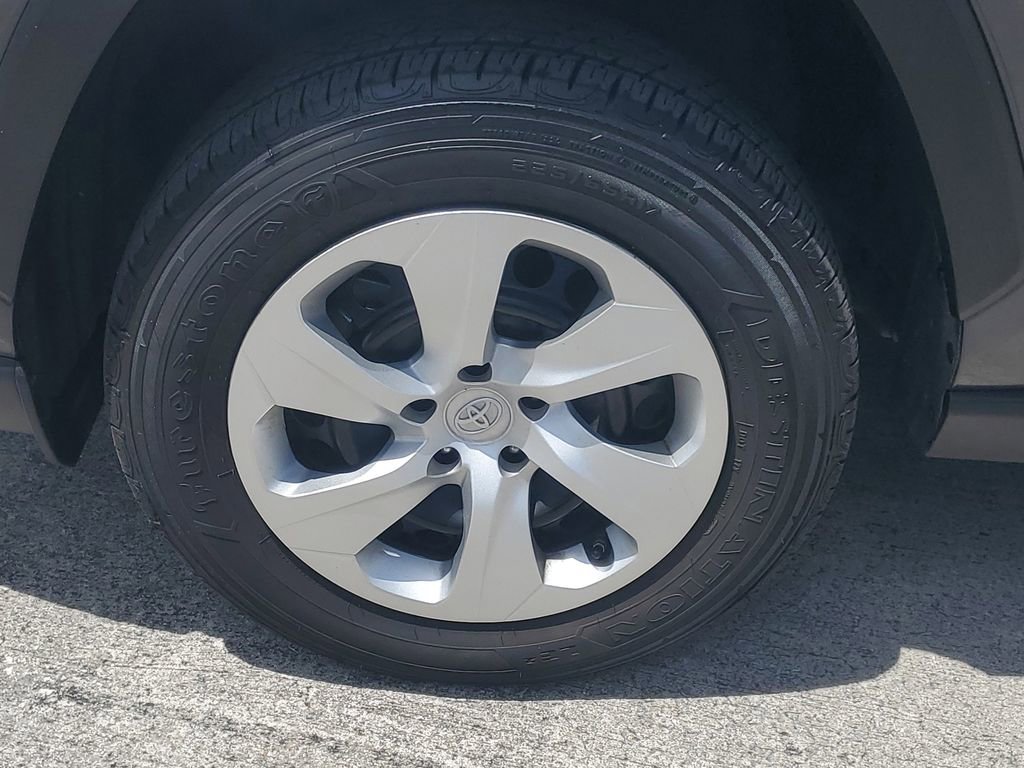 Used 2024 Toyota RAV4 LE image 4