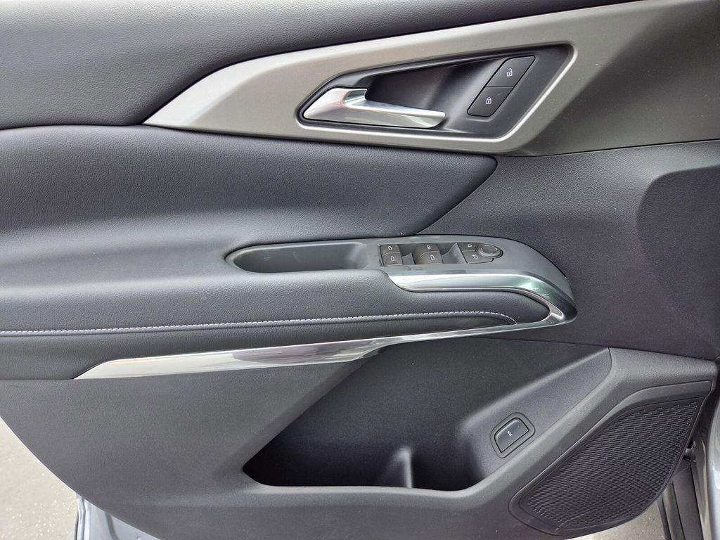 New 2026 Chevrolet Traverse LT w/ Sun and Wheel Package FWD image 11