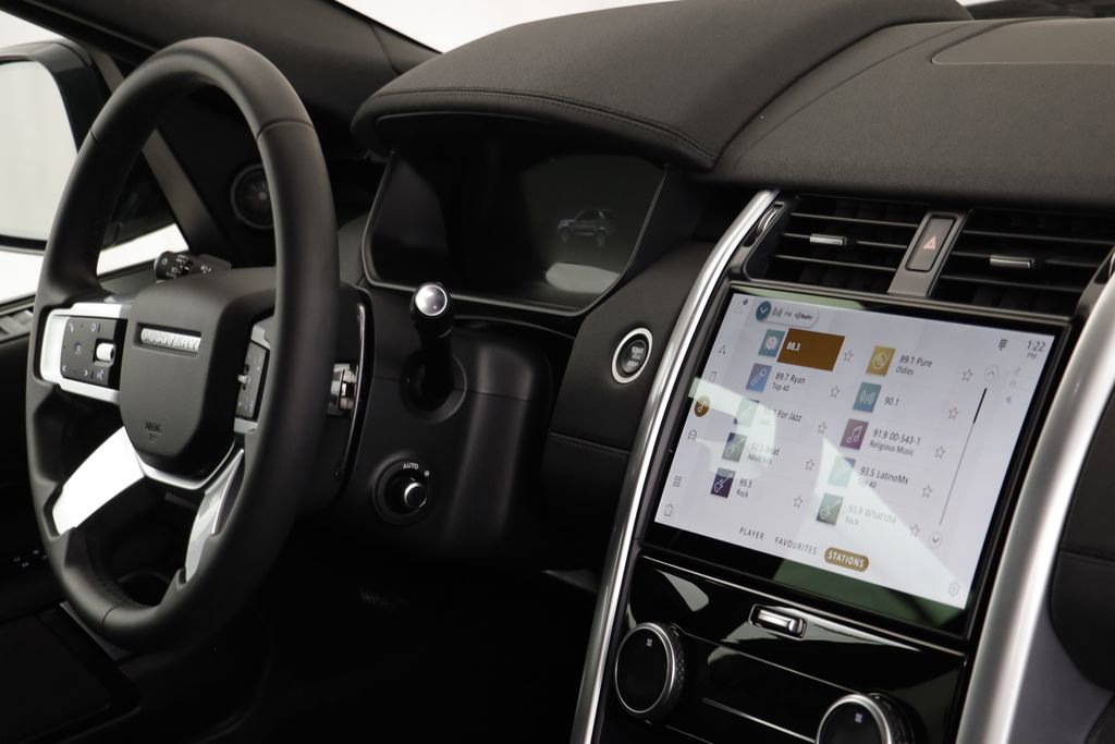 Used 2025 Land Rover Discovery S image 23