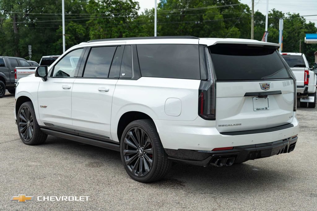 Used 2025 Cadillac Escalade ESV V AWD/4WD image 12