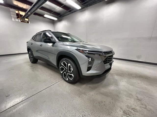 New 2026 Chevrolet Trax RS w/ Sunroof Package FWD image 2