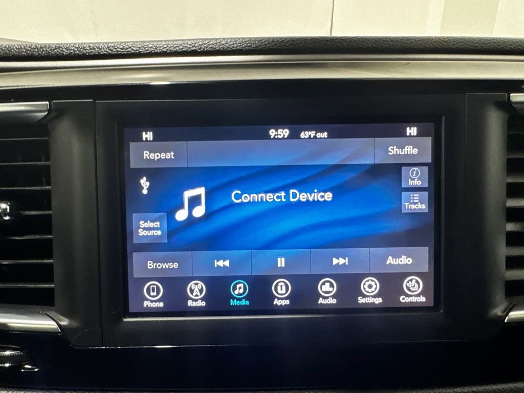 Used 2020 Chrysler Pacifica Touring-L FWD image 11