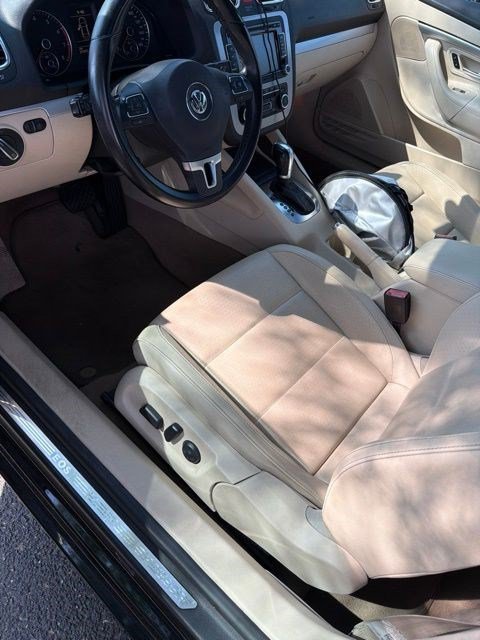 Used 2012 Volkswagen Eos Komfort FWD image 2