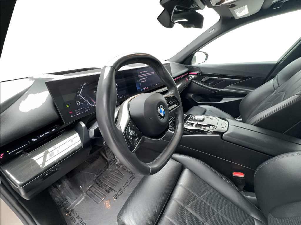 Used 2024 BMW 530i w/ Premium Package RWD image 29