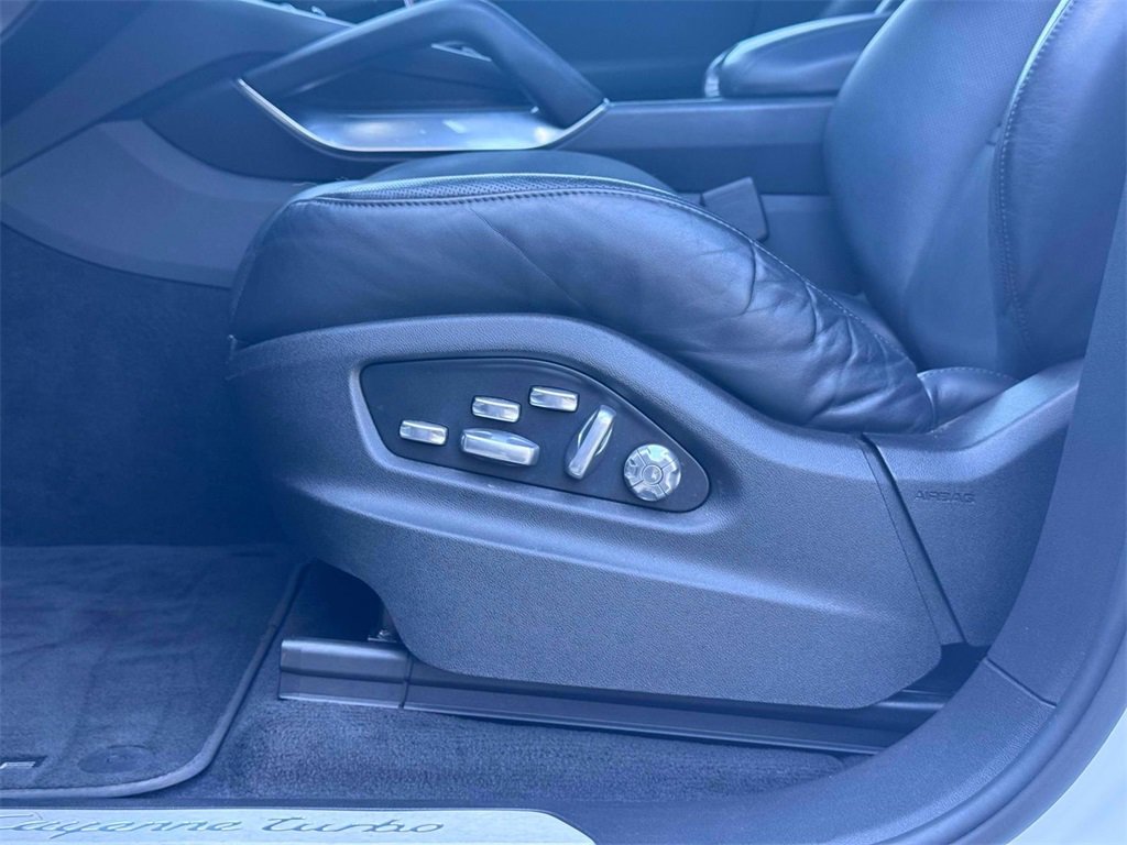 Used 2020 Porsche Cayenne Turbo image 15