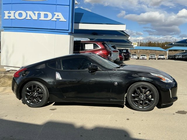 Used 2017 Nissan 370Z Base image 2