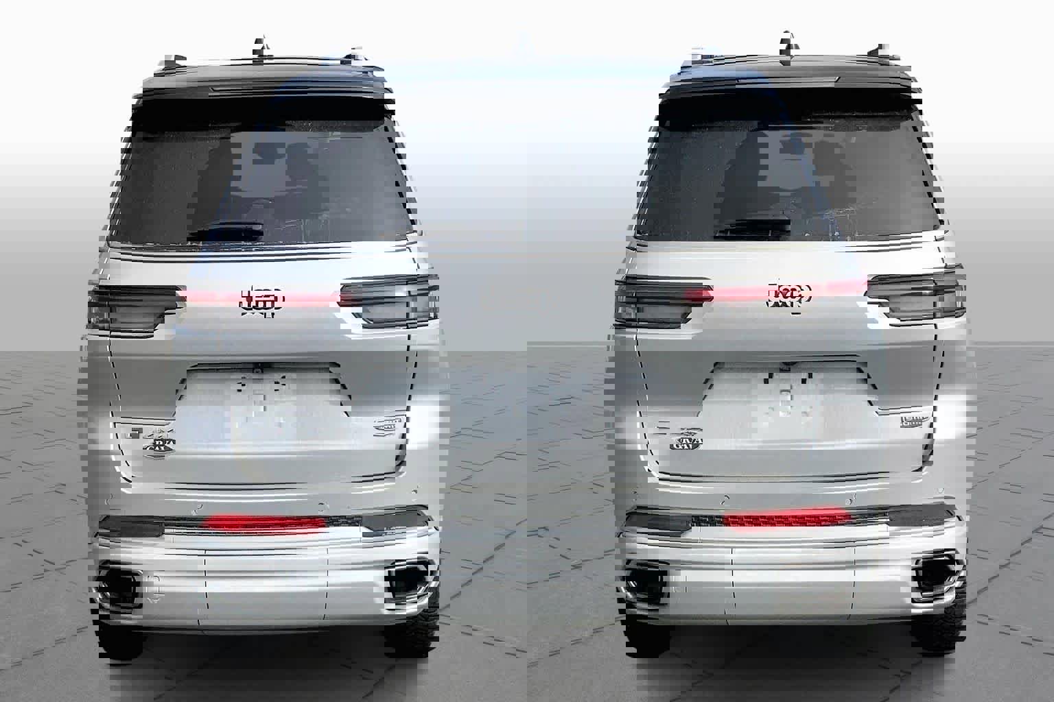 Used 2023 Jeep Grand Cherokee L Summit w/ Luxury Tech Group V image 5