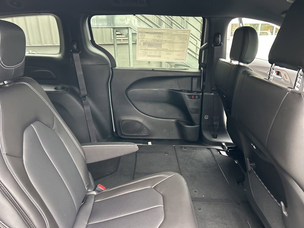 New 2026 Chrysler Pacifica Select image 40