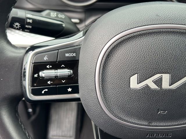 Certified 2024 Kia Carnival LX image 25