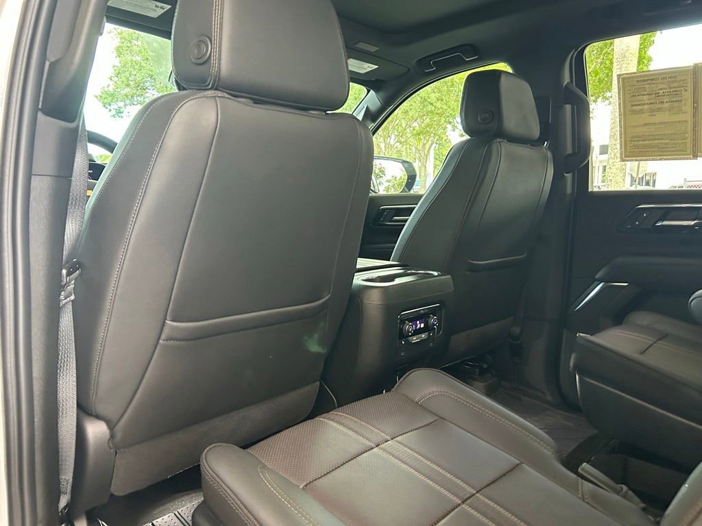 Used 2025 Chevrolet Tahoe High Country AWD/4WD image 38
