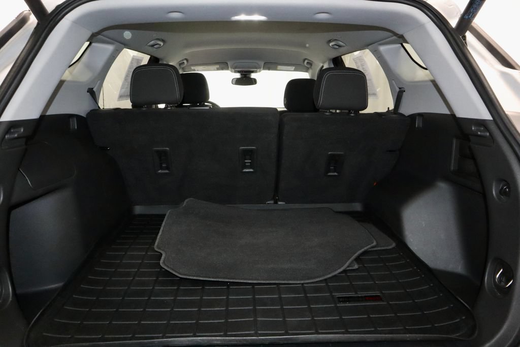 Used 2022 GMC Terrain SLE w/ Driver Convenience Package FWD image 15