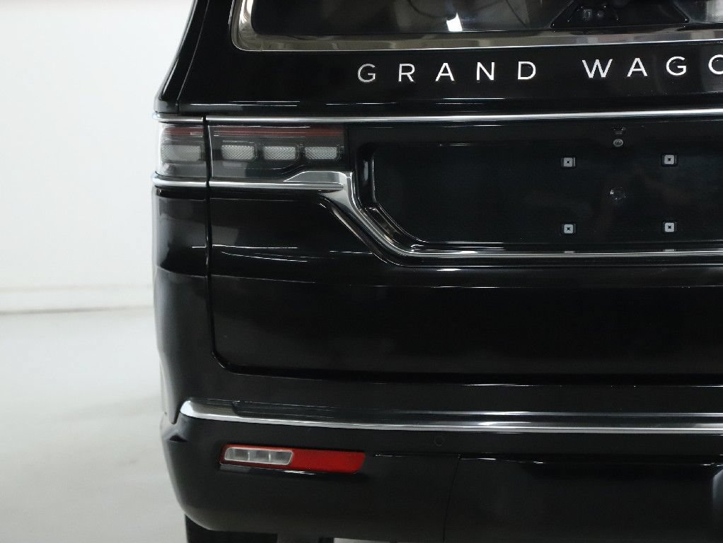 Used 2024 Jeep Grand Wagoneer Series III w/ HD Trailer Tow Package AWD/4WD image 49