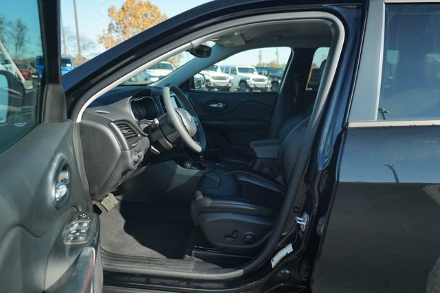 Used 2022 Jeep Cherokee Trailhawk image 12