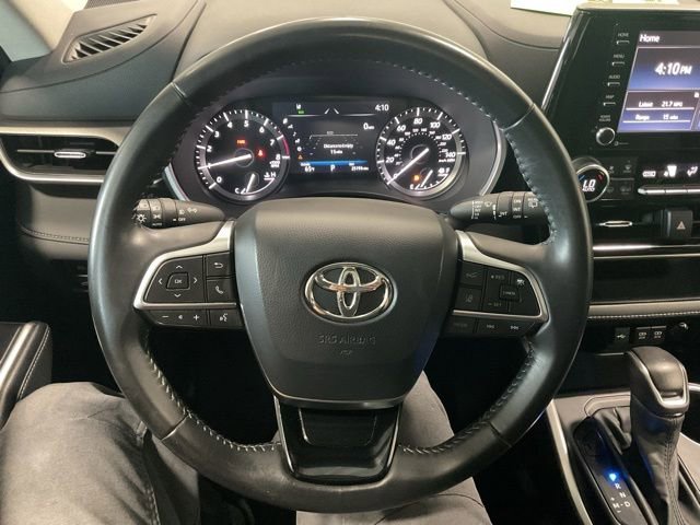 Used 2020 Toyota Highlander XLE AWD/4WD image 13