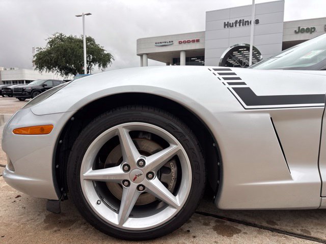 Used 2011 Chevrolet Corvette Coupe w/ 1LT RWD image 9