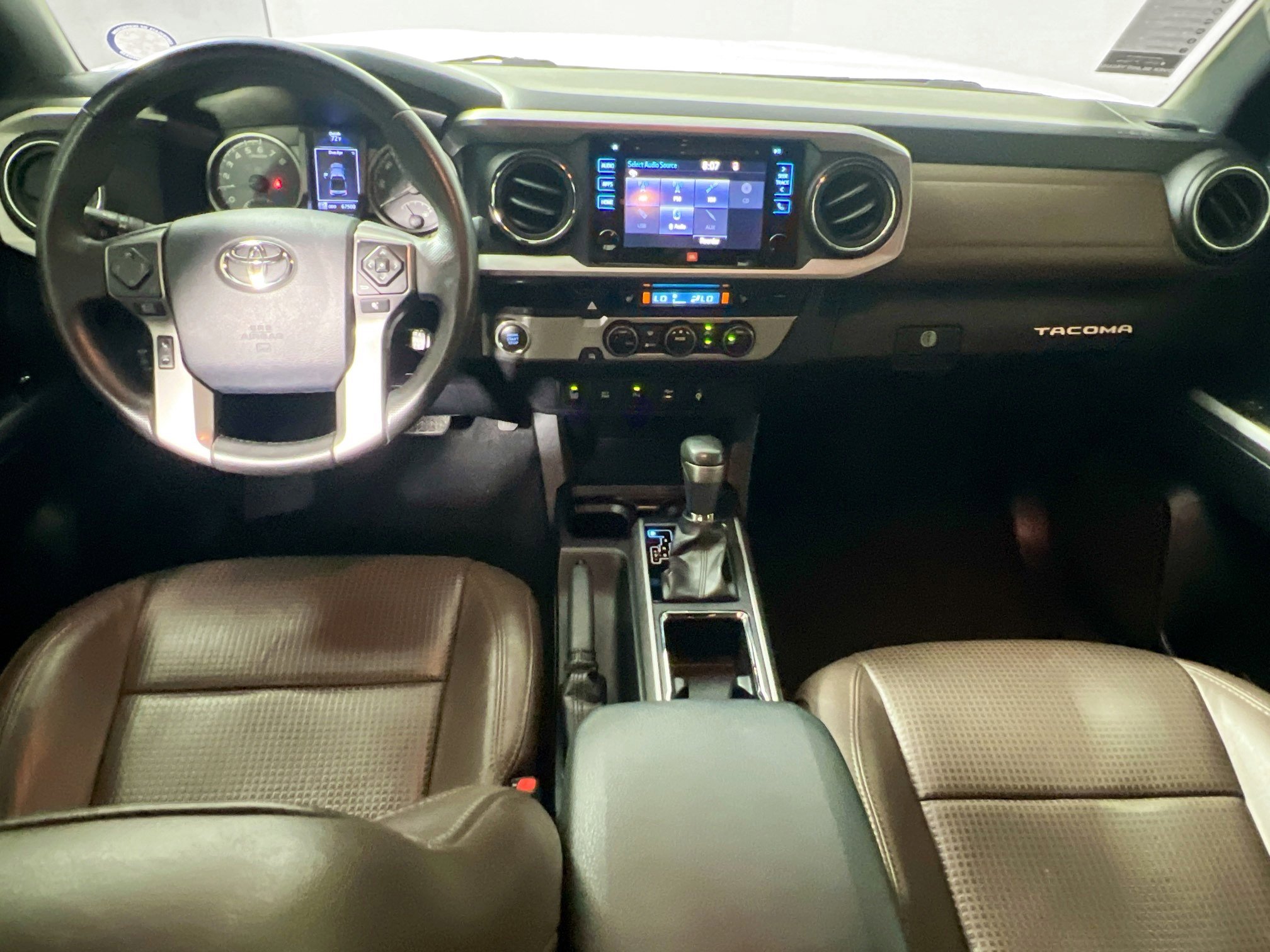 Used 2017 Toyota Tacoma Limited image 30