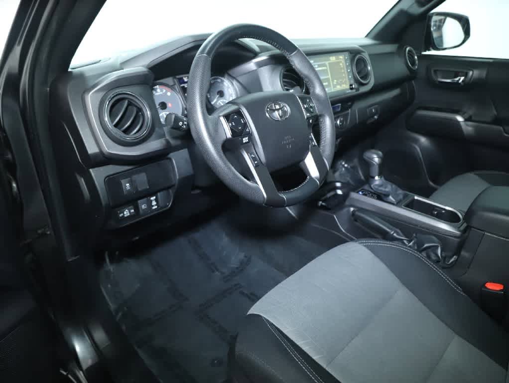 Certified 2022 Toyota Tacoma TRD Off-Road AWD/4WD image 17