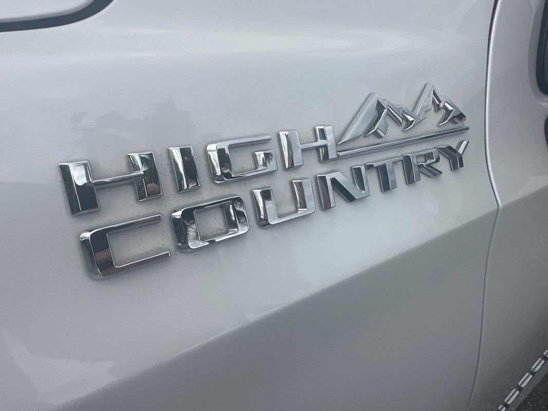 Used 2023 Chevrolet Suburban High Country w/ Premium Package 2 image 3