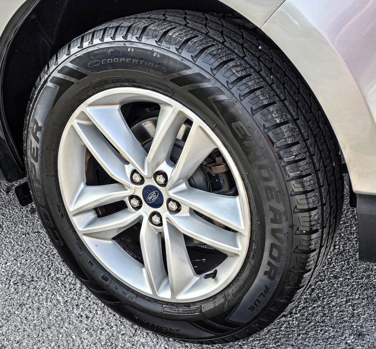 Used 2018 Ford Edge SEL w/ Equipment Group 201A image 12