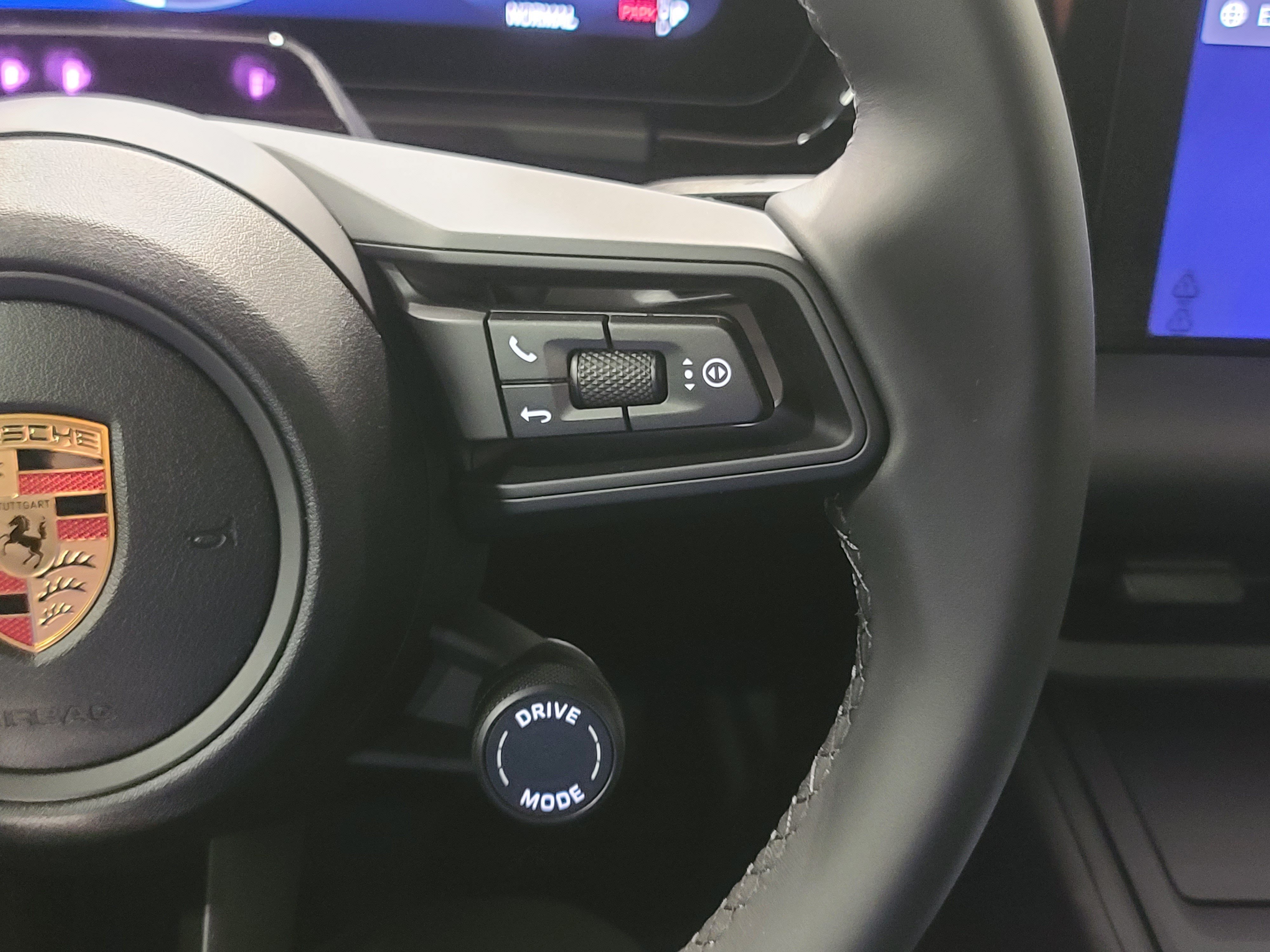 New 2026 Porsche Macan Electric RWD image 18