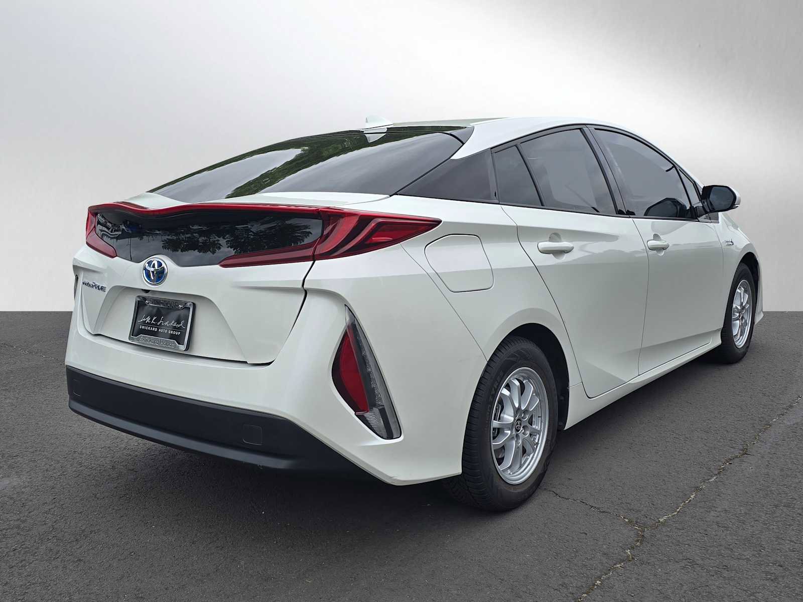 Used 2019 Toyota Prius Prime Premium FWD image 3