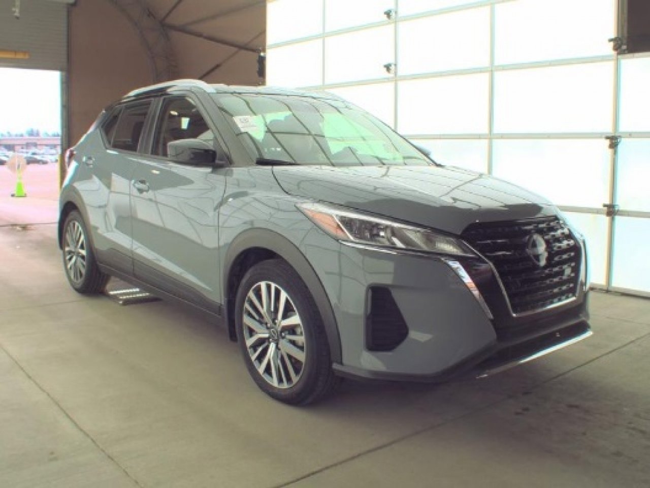 Used 2023 Nissan Kicks SV image 5
