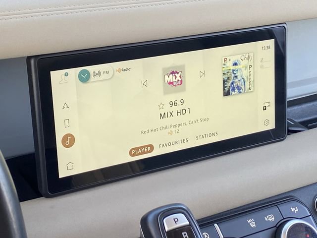 Used 2020 Land Rover Defender 110 SE image 13